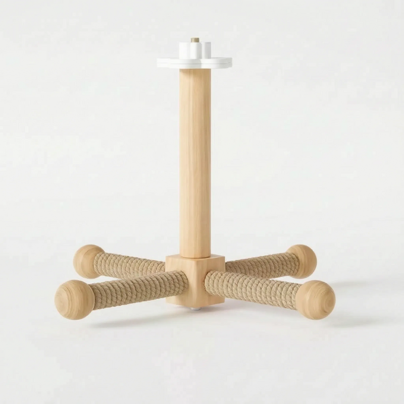 Perch in natural rope, seen from a slightly higher angle, showing the white top fitting, wooden post and four arms. 5